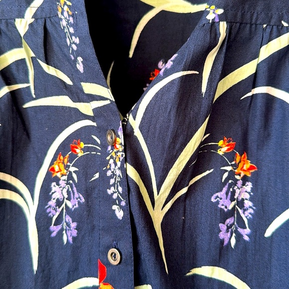 MEAVE— beautiful cropped floral blouse, size S, a little puff on the s/s. - Picture 4 of 8